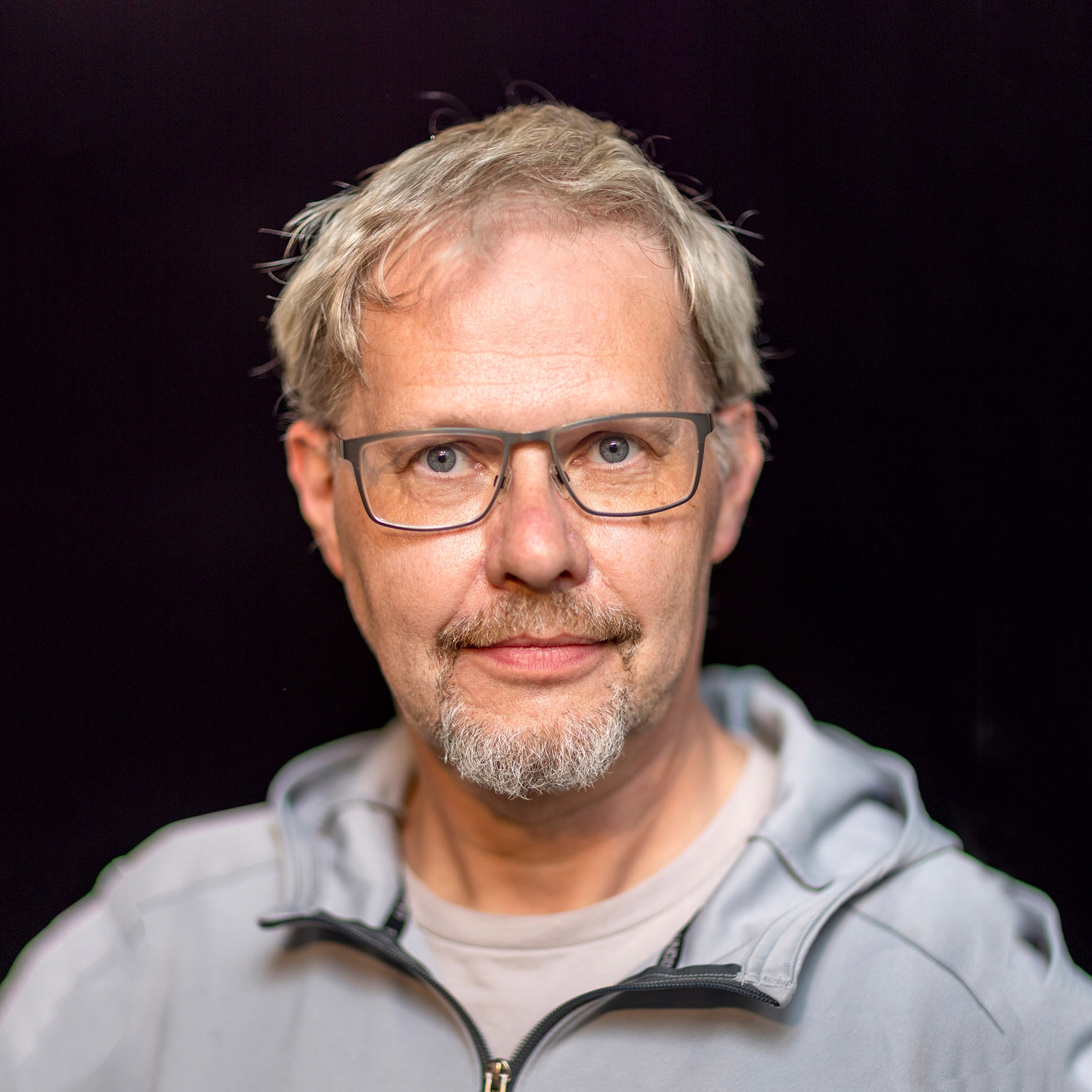 Ein Portrait von dem künstlerischen Fotografen Klaus Friese.